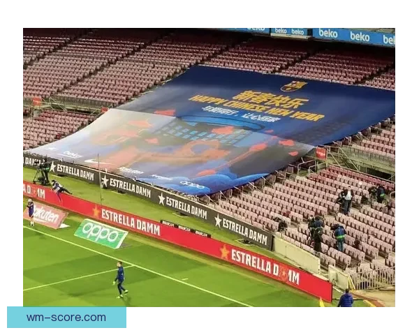 国米球迷看台拉横幅力挺巴斯托尼昂首前行兄弟并肩共渡风雨守护荣耀之路 国米球迷看台拉横幅力挺巴斯托尼昂首前行兄弟并肩共渡风雨守护荣耀之路