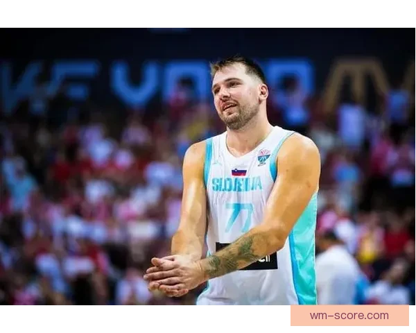 海斯20分钟8中8砍19+7疯狂一战 赛后呼吁东契奇减少吃T次数